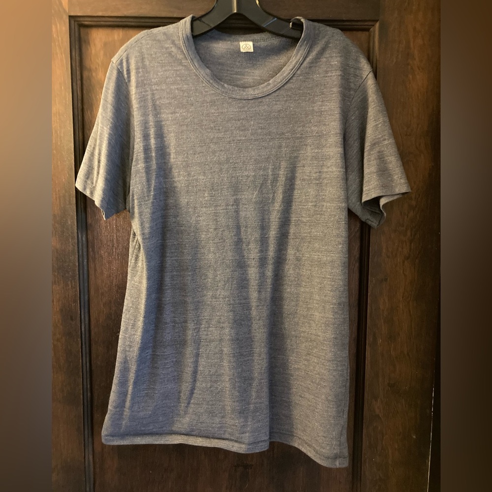 Alternative Men’s T Shirt in Heather Gray Blue Size L